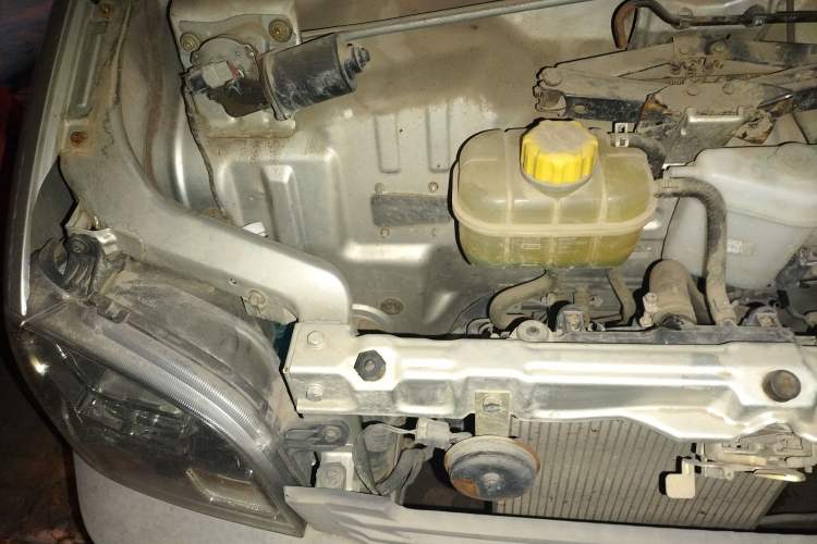 Used Wuling Zhiguang 2015 1.2L Practical LS-I Model Engine Bay Right
