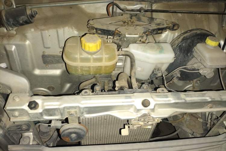 Used Wuling Zhiguang 2015 1.2L Practical LS-I Model Engine Bay