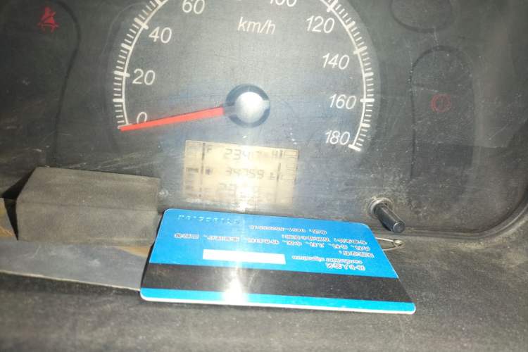 Used Wuling Zhiguang 2015 1.2L Practical LS-I Model Odometer Close Up