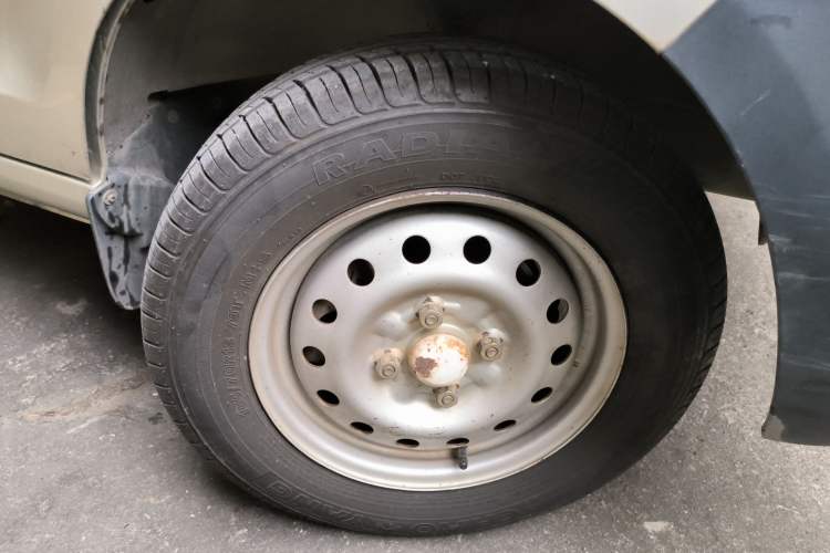Used Wuling Zhiguang 2015 1.2L S Practical Model LSI Right Front Wheel Hub