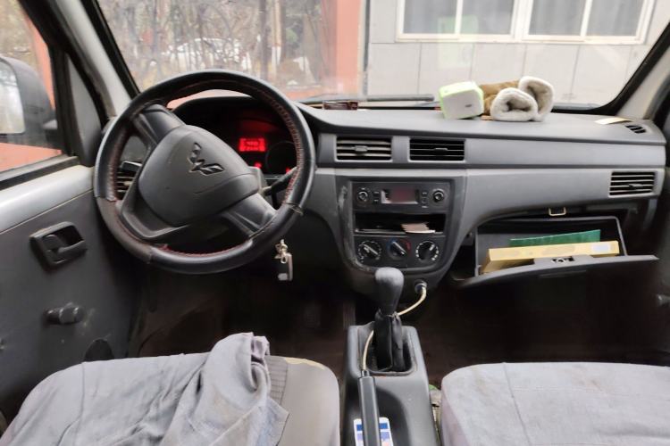 Used Wuling Zhiguang 2015 1.2L S Practical Model LSI Center Console