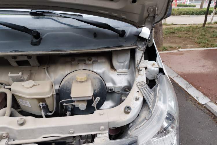 Used Wuling Zhiguang 2015 1.2L S Practical Model LSI Engine Bay Left