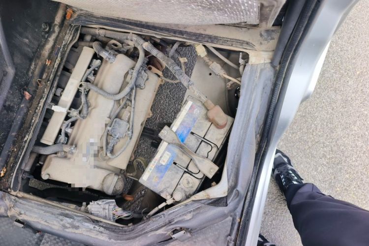 Used Wuling Zhiguang 2015 1.2L Practical LS-I Model Engine Bay Left