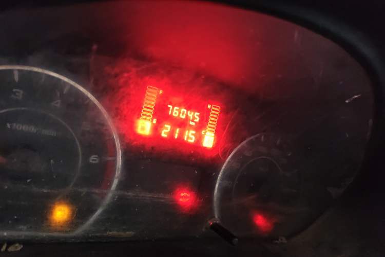 Used Wuling Zhiguang 2015 1.2L S Practical Model LSI Odometer Close Up