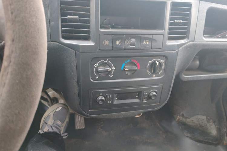 Used Wuling Zhiguang 2015 1.2L Standard Model LSI Audio And AC Panel