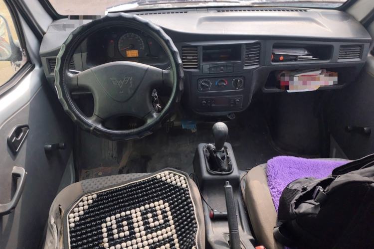 Used Wuling Zhiguang 2015 1.2L Practical LS-I Model Center Console