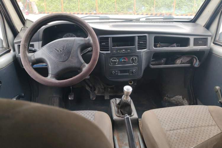 Used Wuling Zhiguang 2015 1.2L Standard Model LSI Center Console