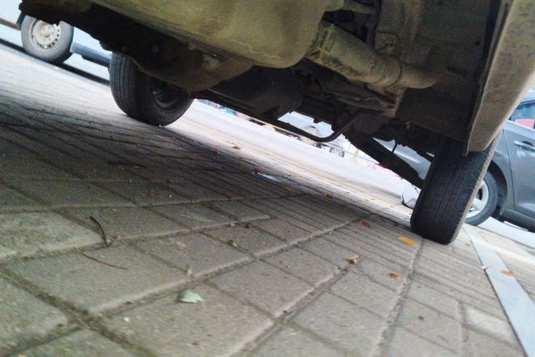Used Wuling Zhiguang 2015 1.2L Practical LS-I Model Chassis Front Right
