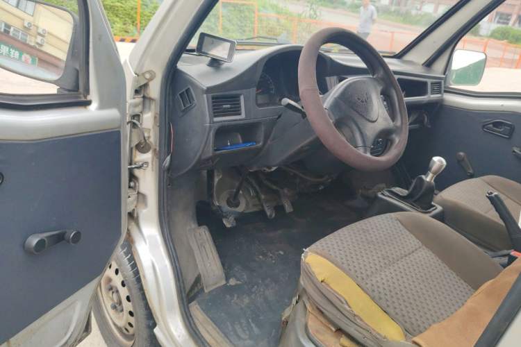 Used Wuling Zhiguang 2015 1.2L Standard Model LSI Driver Seat