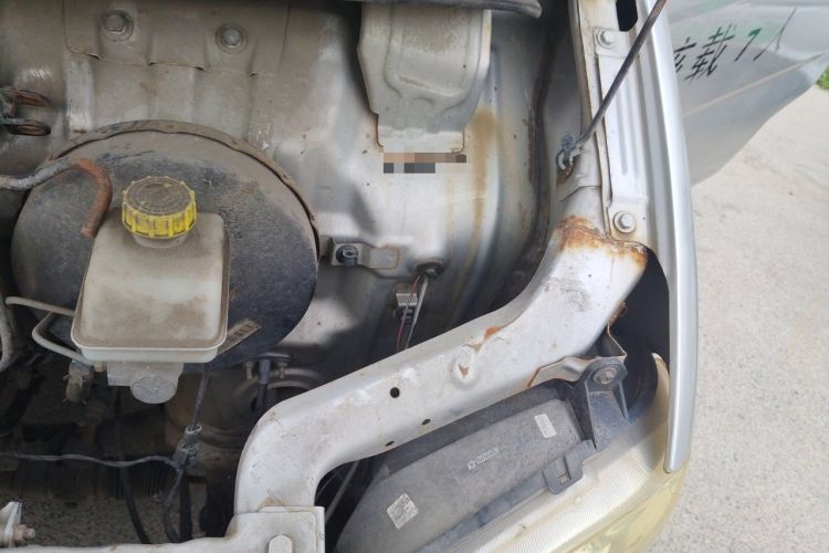 Used Wuling Zhiguang 2015 1.2L Standard Model LSI Engine Bay Left