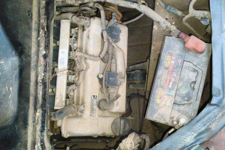 Used Wuling Zhiguang 2015 1.2L Practical LS-I Model Engine Bay Left