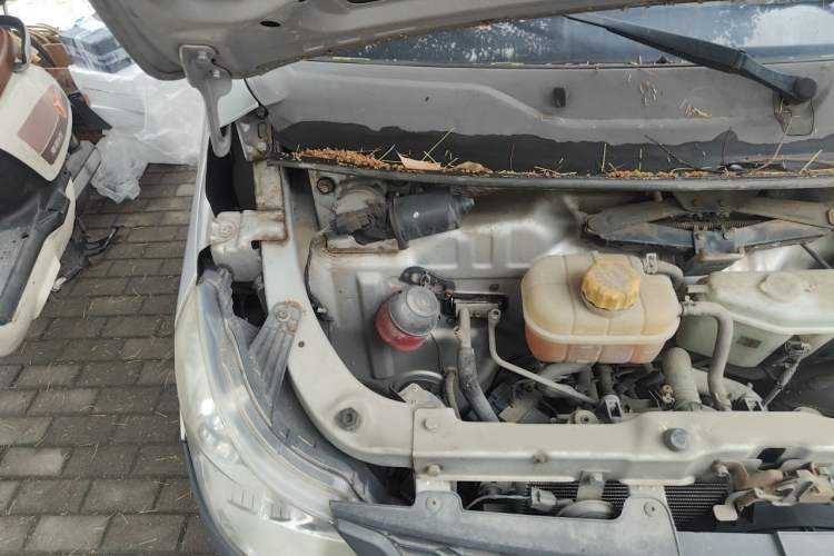 Used Wuling Zhiguang 2015 1.2L S Practical Model LSI Engine Bay Right