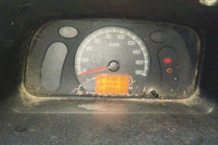 Used Wuling Zhiguang 2015 1.2L Practical LS-I Model Instrument Cluster