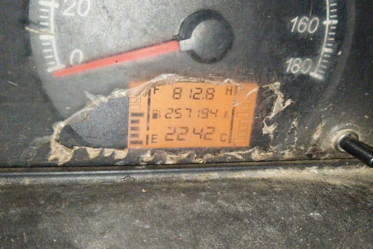 Used Wuling Zhiguang 2015 1.2L Practical LS-I Model Odometer Close Up