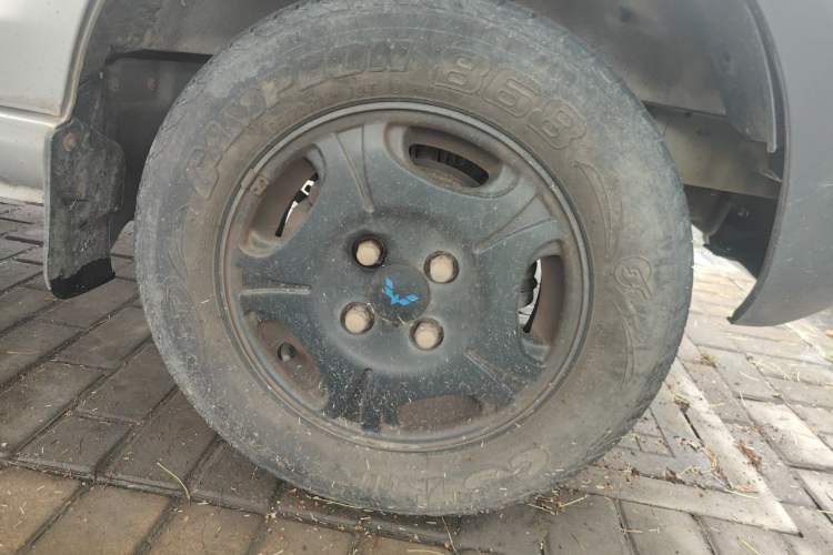 Used Wuling Zhiguang 2015 1.2L S Practical Model LSI Right Front Wheel Hub