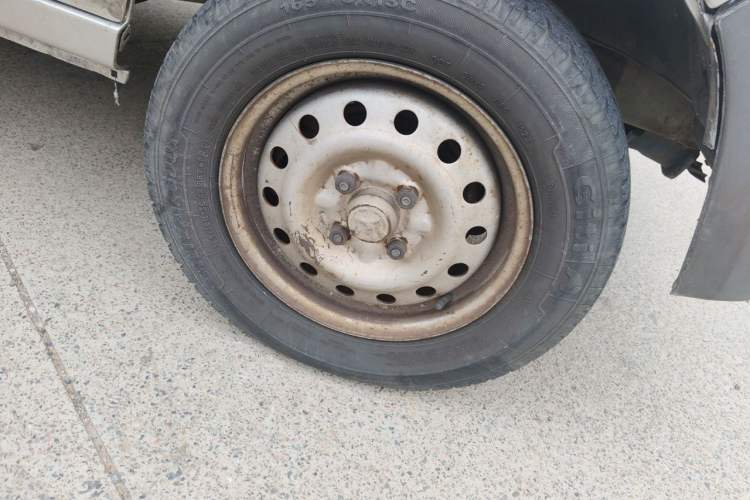 Used Wuling Zhiguang 2015 1.2L Standard Model LSI Right Front Wheel Hub