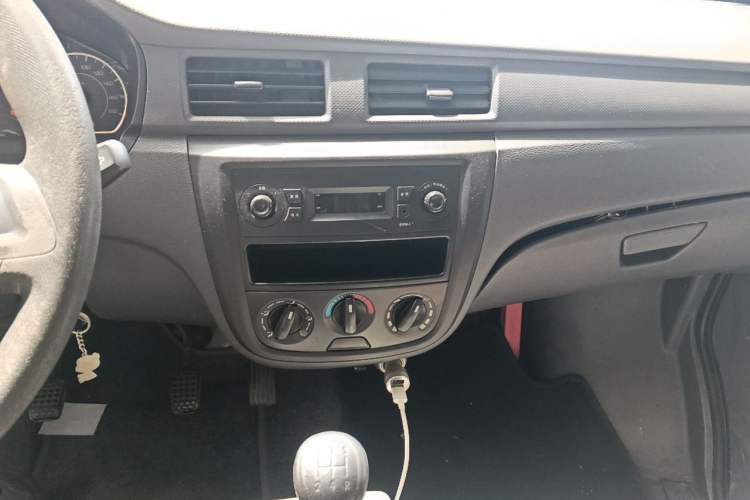 Used Wuling Zhiguang 2015 1.2L S Practical Model LSI Audio And AC Panel