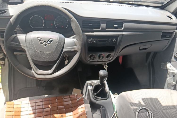 Used Wuling Zhiguang 2015 1.2L S Practical Model LSI Center Console