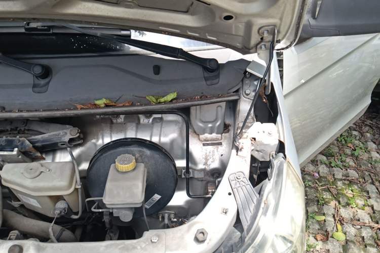 Used Wuling Zhiguang 2015 1.2L S Practical Model LSI Engine Bay Left