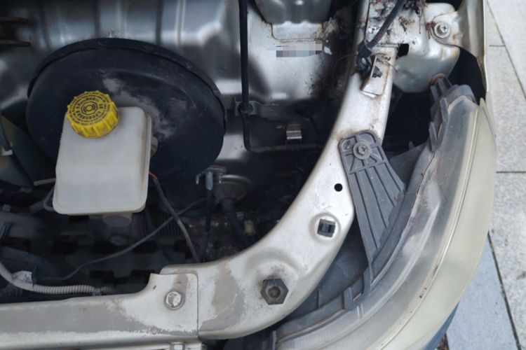 Used Wuling Zhiguang 2015 1.2L S Practical Model LSI Engine Bay Left