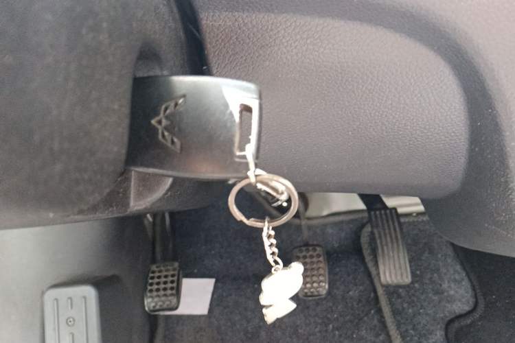 Used Wuling Zhiguang 2015 1.2L S Practical Model LSI Vehicle Key