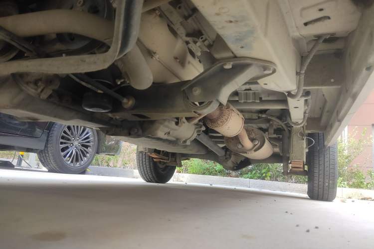 Used Wuling Zhiguang 2015 1.2L Practical LS-I Model Chassis Front Left