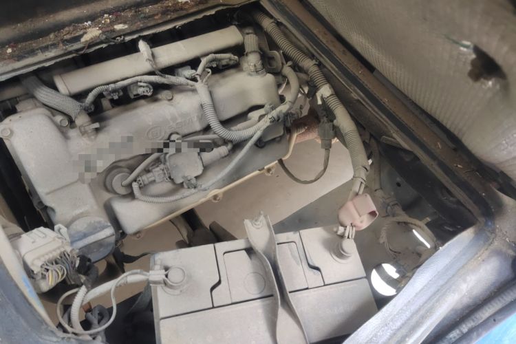 Used Wuling Zhiguang 2015 1.2L Practical LS-I Model Engine Bay Left