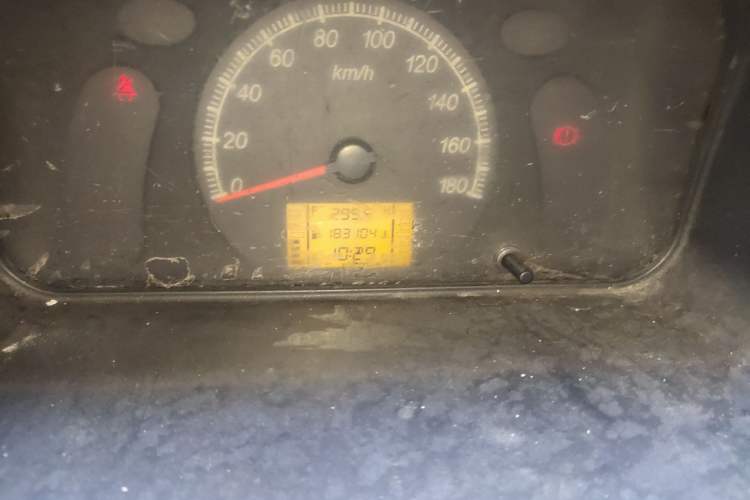 Used Wuling Zhiguang 2015 1.2L Practical LS-I Model Odometer Close Up