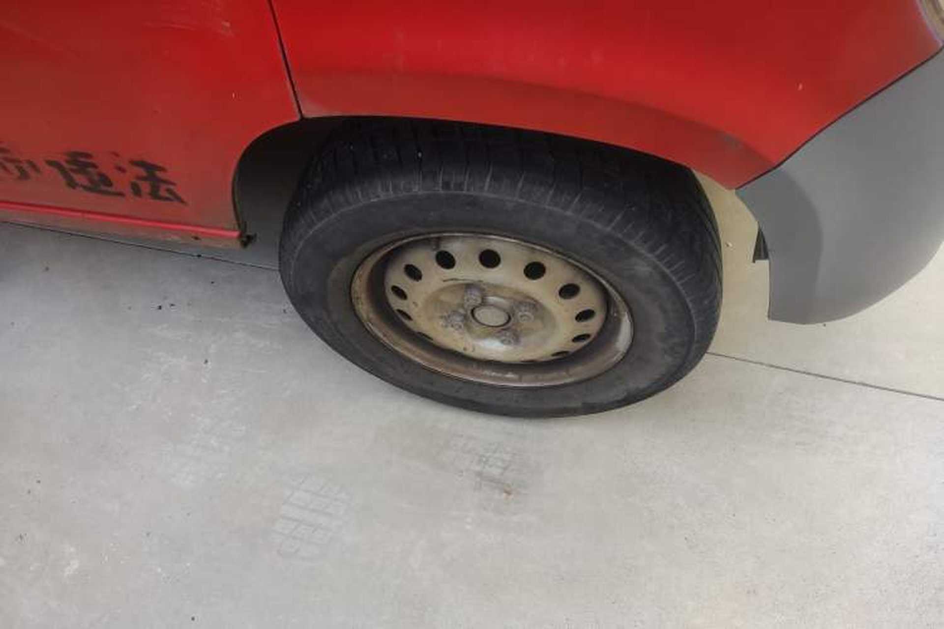 Used Wuling Zhiguang 2015 1.2L Practical LS-I Model Right Front Wheel Hub
