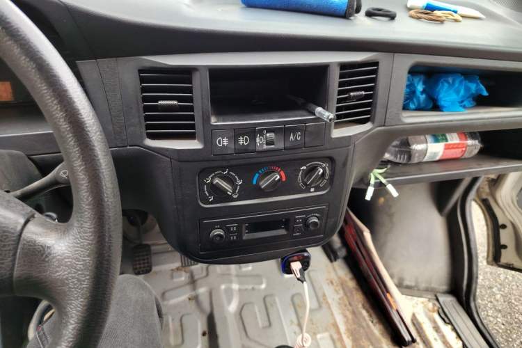 Used Wuling Zhiguang 2015 1.2L Practical LS-I Model Audio And AC Panel