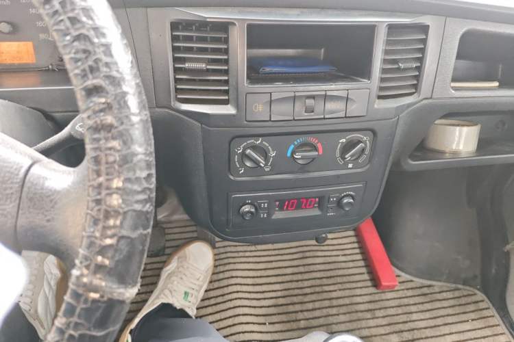 Used Wuling Zhiguang 2015 1.2L Practical LS-I Model Audio And AC Panel