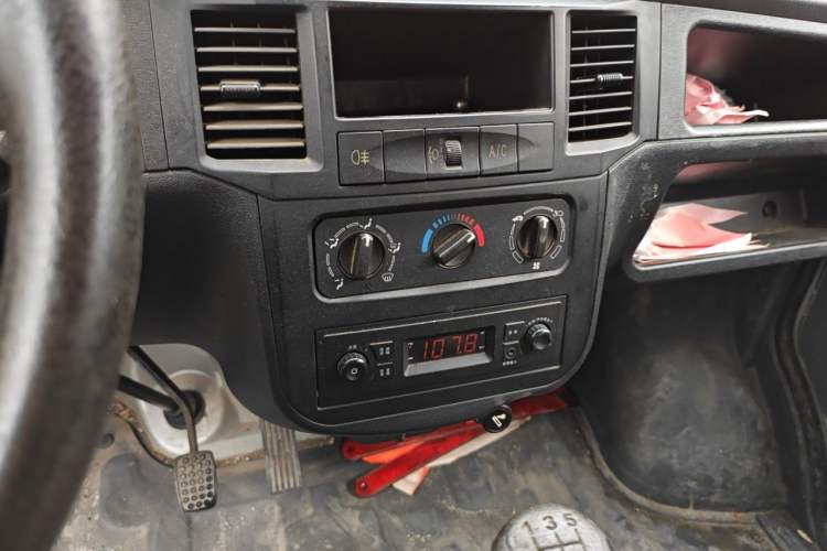 Used Wuling Zhiguang 2015 1.2L Practical LS-I Model Audio And AC Panel
