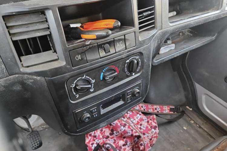 Used Wuling Zhiguang 2015 1.2L Practical LS-I Model Audio And AC Panel
