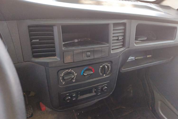 Used Wuling Zhiguang 2015 1.2L Practical LS-I Model Audio And AC Panel