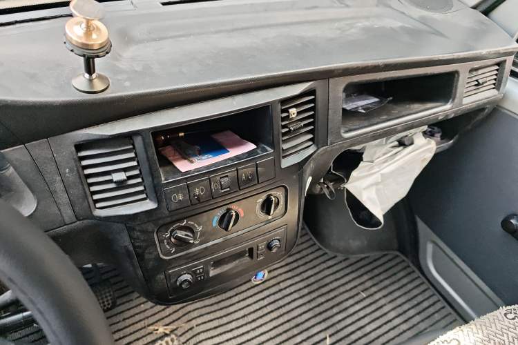 Used Wuling Zhiguang 2015 1.2L Practical LS-I Model Audio And AC Panel