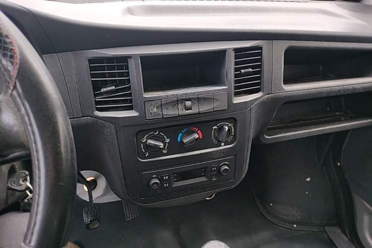 Used Wuling Zhiguang 2015 1.2L Practical LS-I Model Audio And AC Panel
