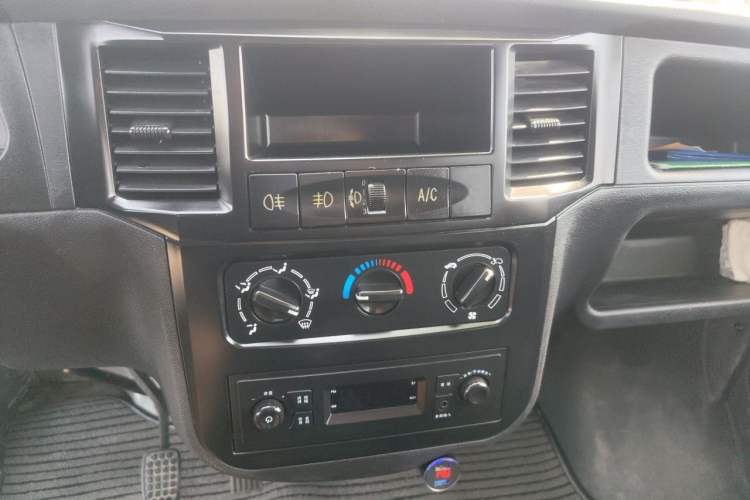 Used Wuling Zhiguang 2015 1.2L Practical LS-I Model Audio And AC Panel