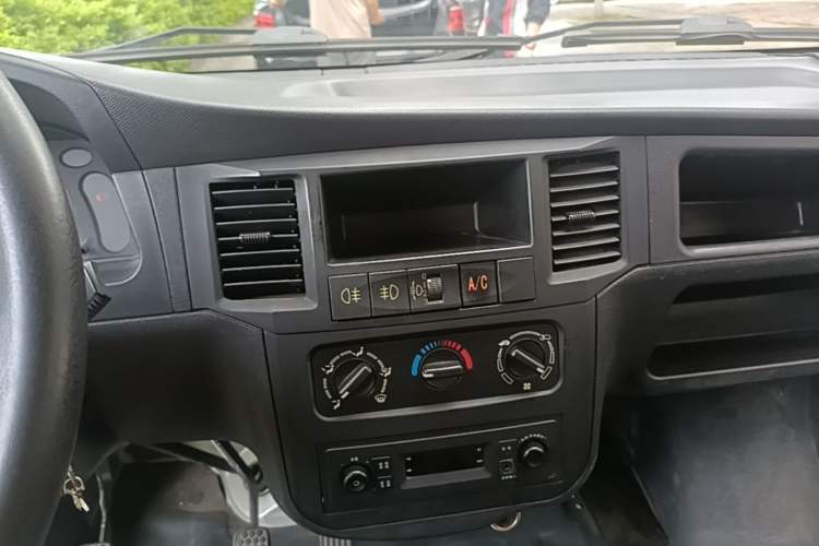 Used Wuling Zhiguang 2015 1.2L Practical LS-I Model Audio And AC Panel