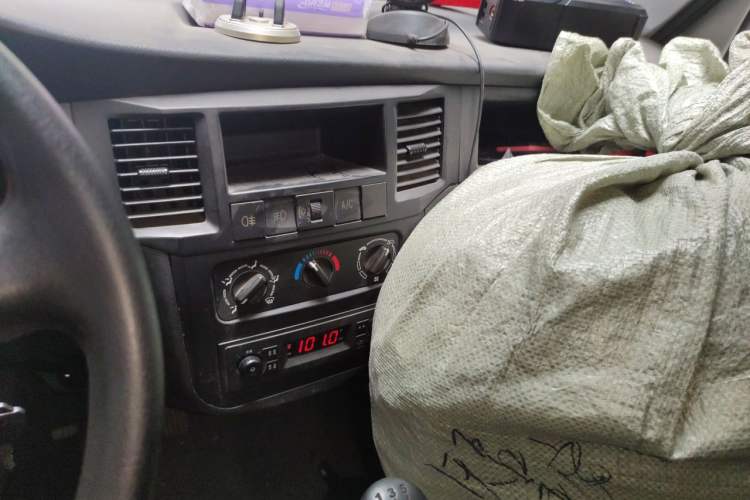 Used Wuling Zhiguang 2015 1.2L S Practical Model LSI Audio And AC Panel