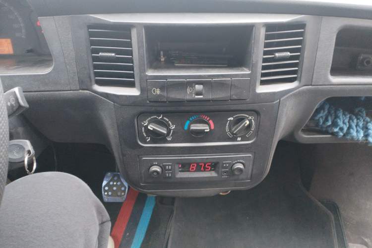 Used Wuling Zhiguang 2015 1.2L Practical LS-I Model Audio And AC Panel