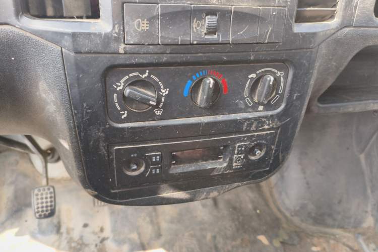 Used Wuling Zhiguang 2015 1.2L Practical LS-I Model Audio And AC Panel