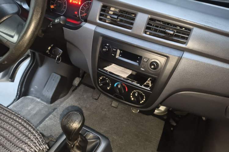 Used Wuling Zhiguang 2015 1.2L S Practical Model LSI Audio And AC Panel