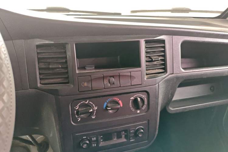 Used Wuling Zhiguang 2015 1.2L Practical LS-I Model Audio And AC Panel