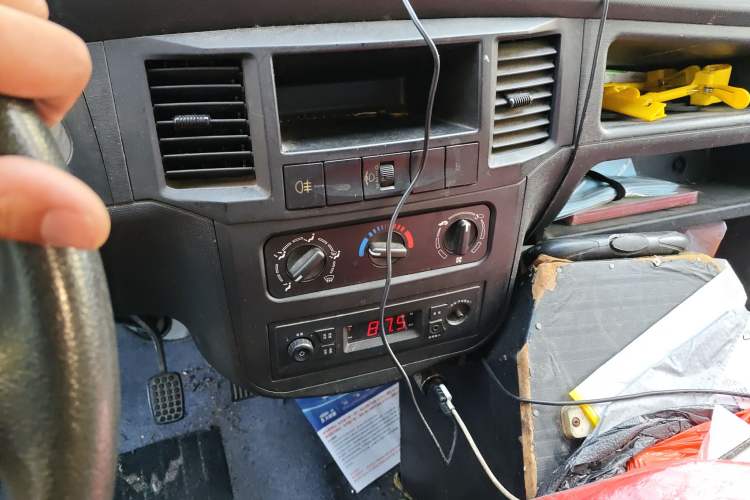 Used Wuling Zhiguang 2015 1.2L Practical LS-I Model Audio And AC Panel
