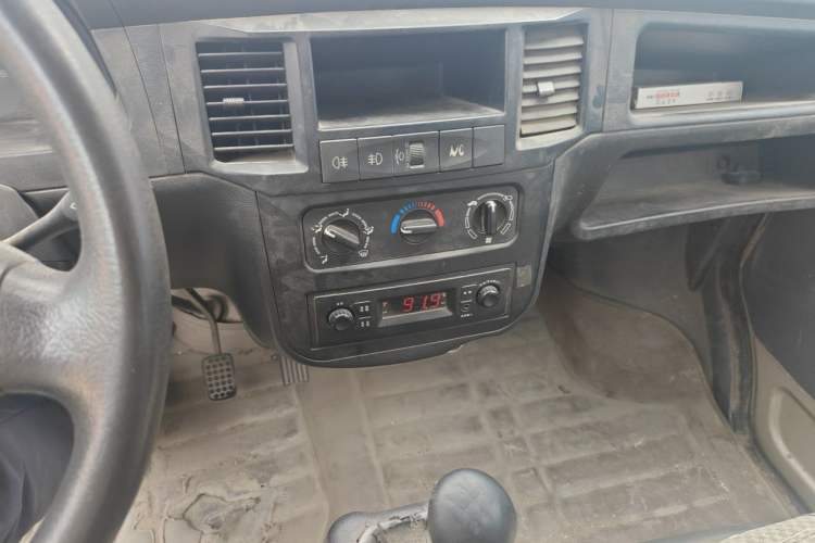 Used Wuling Zhiguang 2015 1.2L Practical LS-I Model Audio And AC Panel