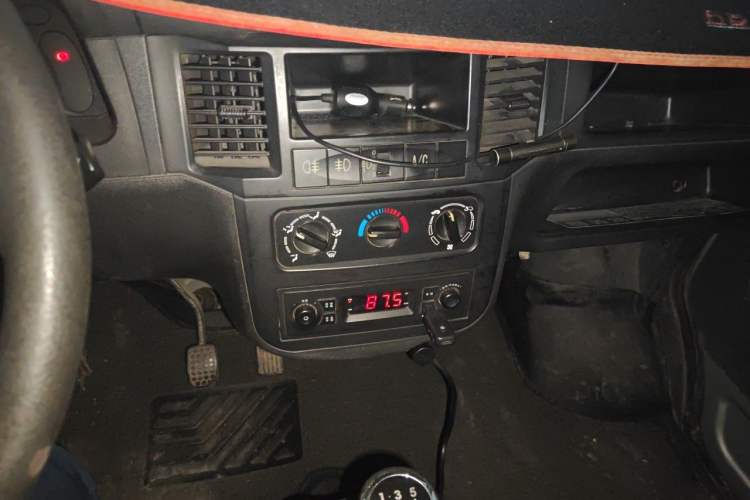 Used Wuling Zhiguang 2015 1.2L Practical LS-I Model Audio And AC Panel