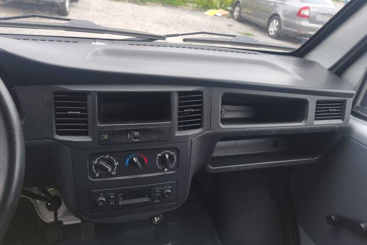 Used Wuling Zhiguang 2015 1.2L Practical LS-I Model Audio And AC Panel