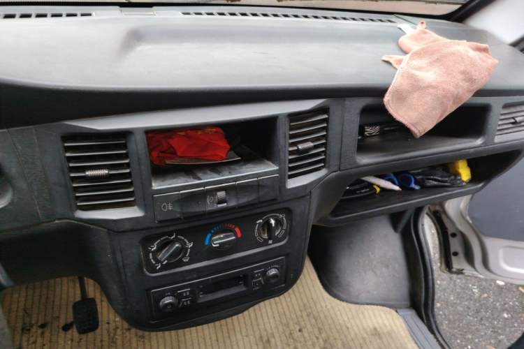 Used Wuling Zhiguang 2015 1.2L Practical LS-I Model Audio And AC Panel