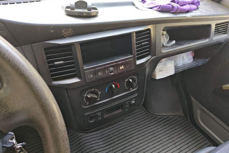 Used Wuling Zhiguang 2015 1.2L Practical LS-I Model Audio And AC Panel