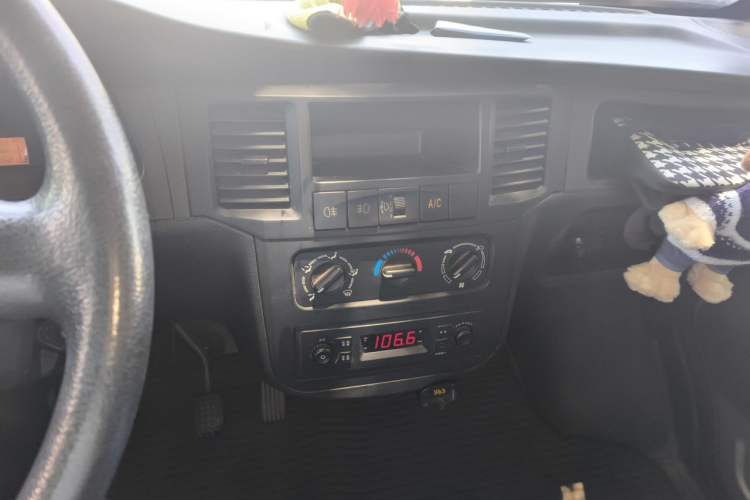 Used Wuling Zhiguang 2015 1.2L Practical LS-I Model Audio And AC Panel